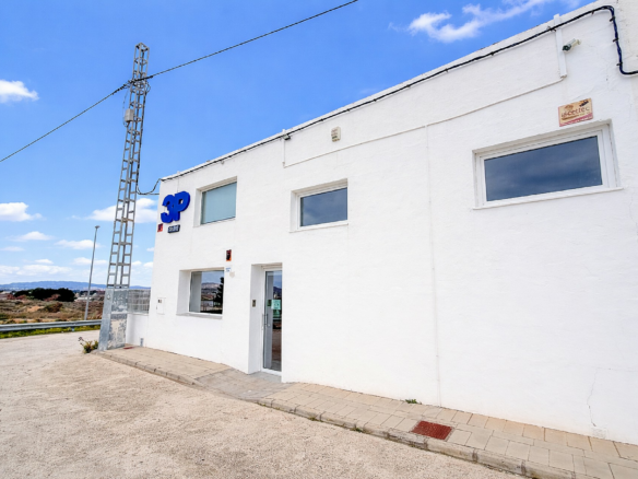 4-bedroom Commercial In Villena, Spain (299 M²)