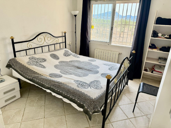 3-bedroom Detached Villa In Onil, Spain (215 M²)
