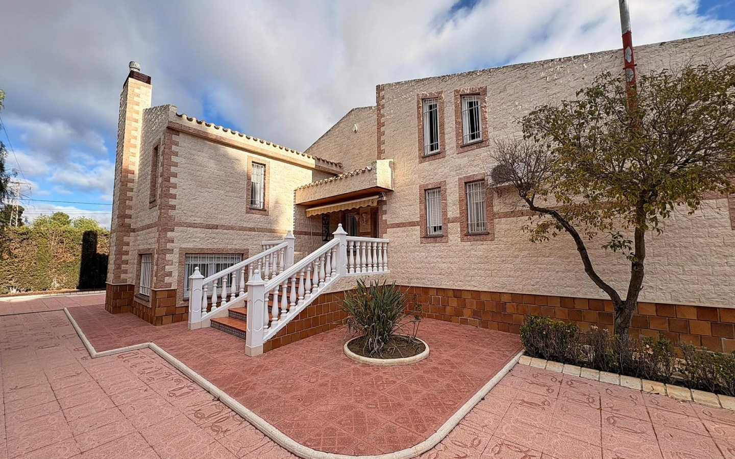 3-bedroom Detached Villa In Sax, Spain (230 M²)