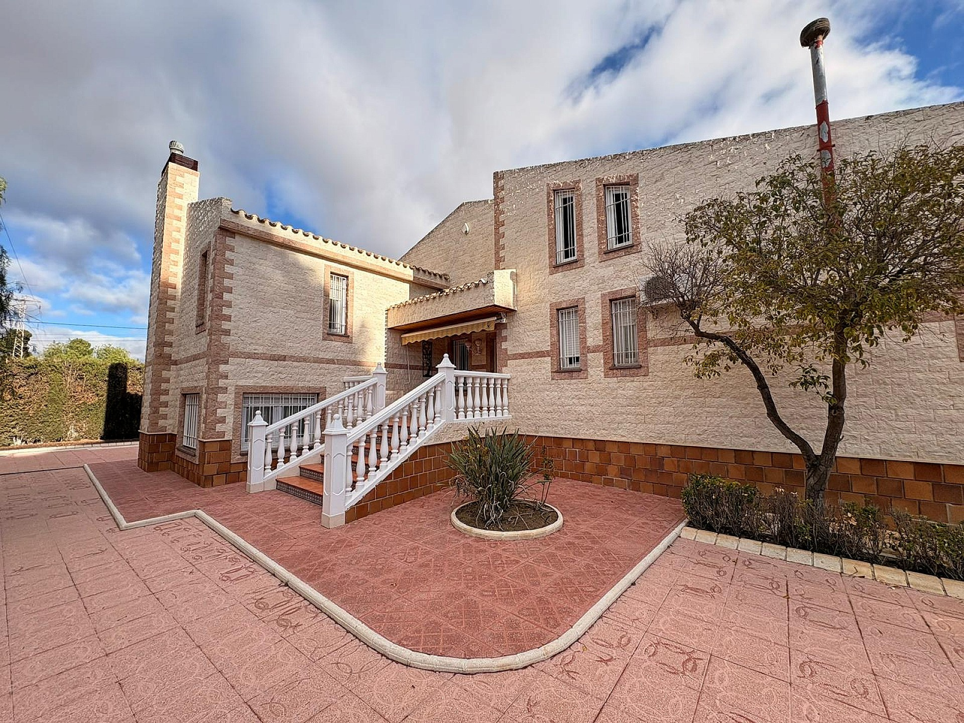 3-bedroom Detached Villa In Sax, Spain (230 M²)