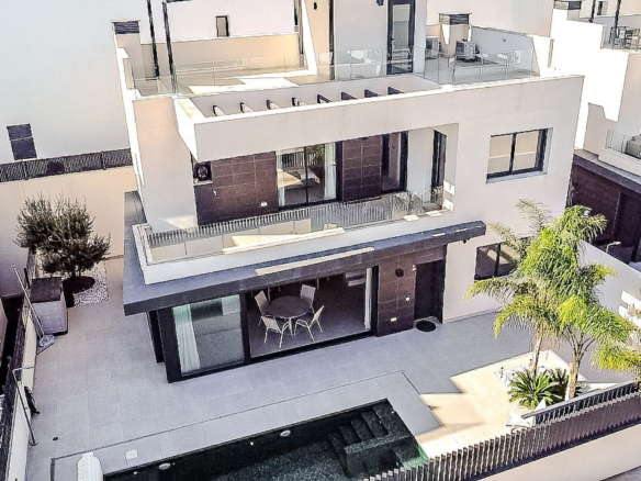5-bedroom Detached Villa In Algorfa, Spain (198 M²)