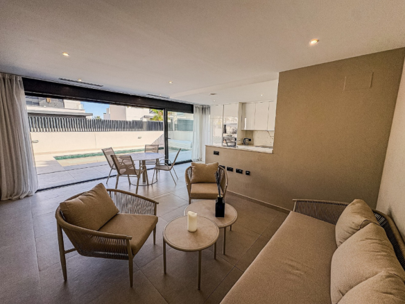 5-bedroom Detached Villa In Algorfa, Spain (198 M²)