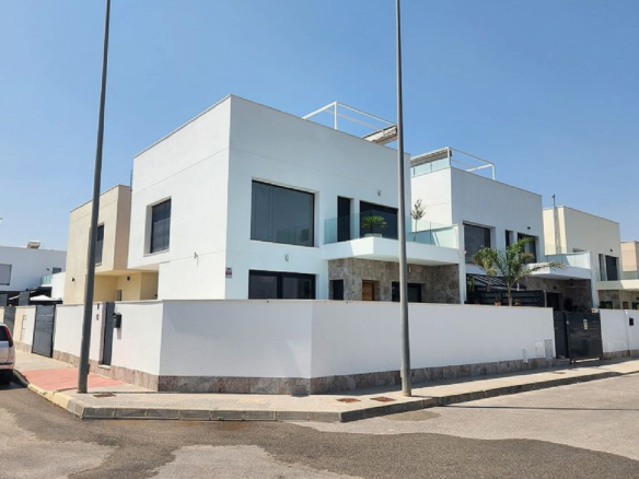 3-bedroom Detached Villa In Daya Vieja, Spain (138 M²)