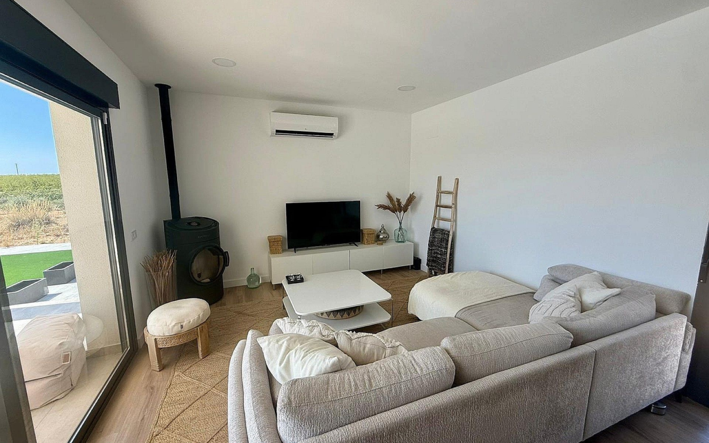 3-bedroom Detached Villa In Pinoso, Spain (153 M²)