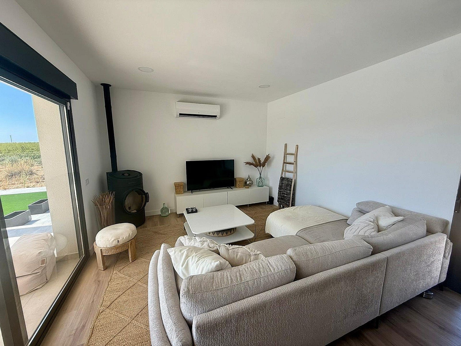 w_g_ncw67ogh8bf32zx4tsao-b5daa6 3-bedroom Detached Villa In Pinoso, Spain (153 M²)