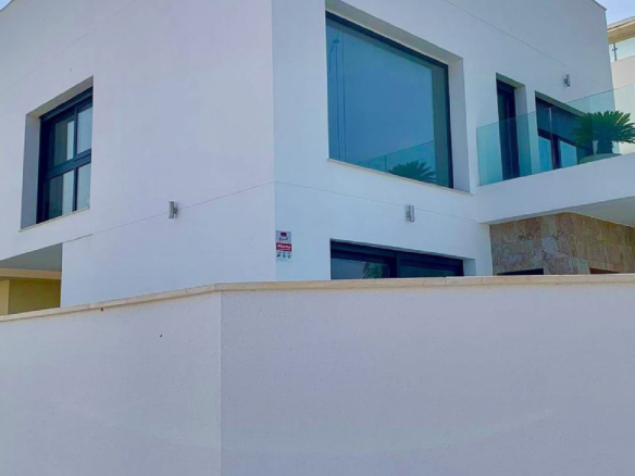 3-bedroom Detached Villa In Daya Vieja, Spain (138 M²)