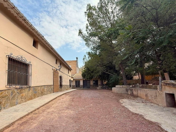 12-bedroom Country House In Pinoso, Spain (600 M²)