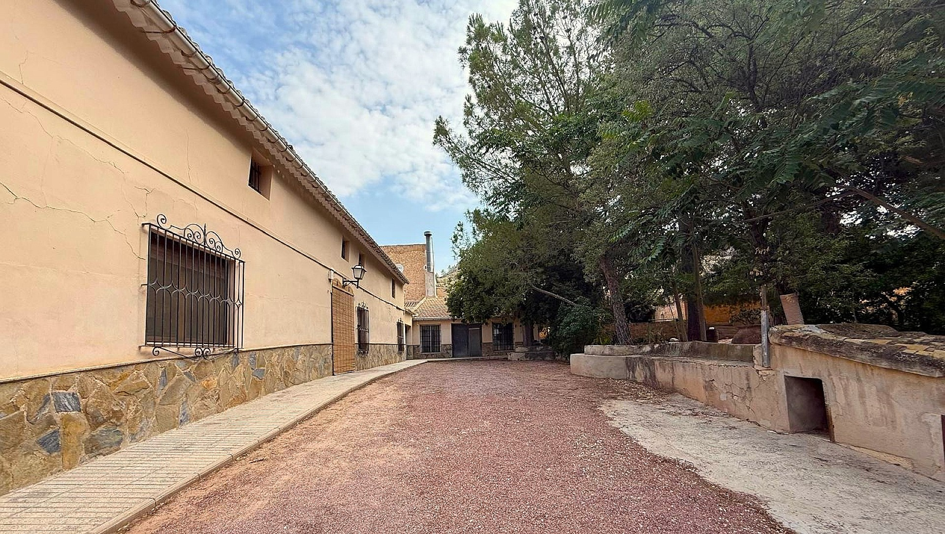 12-bedroom Country House In Pinoso, Spain (600 M²)