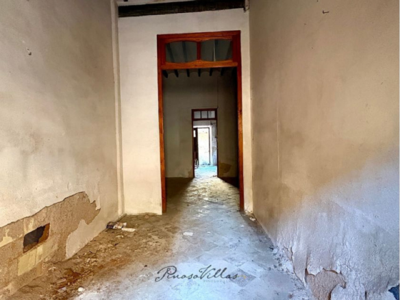 Restoration Project In Pinoso, Spain (314 M²)