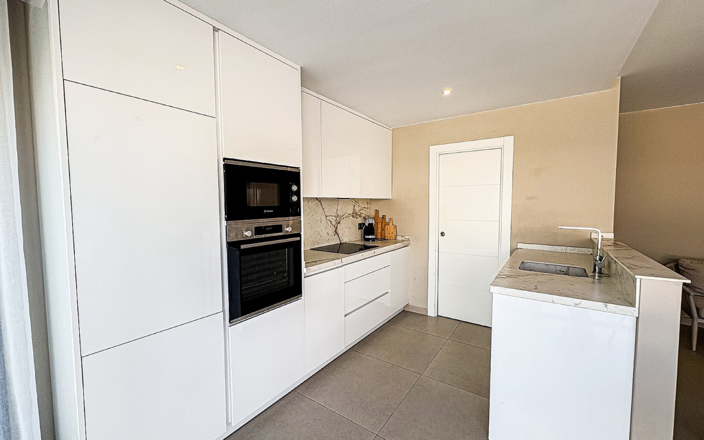 5-bedroom Detached Villa In Algorfa, Spain (198 M²)