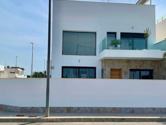 3-bedroom Detached Villa In Daya Vieja, Spain (138 M²)