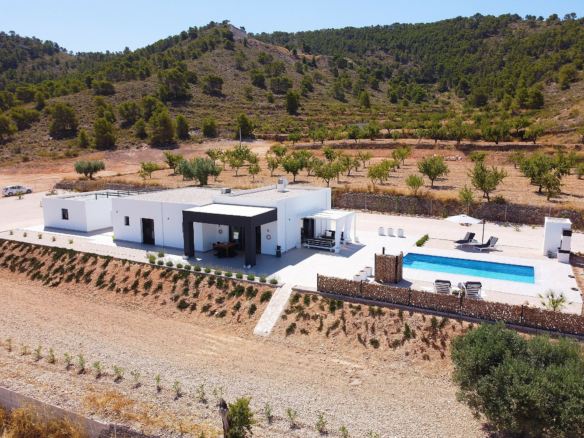 3-bedroom Detached Villa In Pinoso, Spain (215 M²)