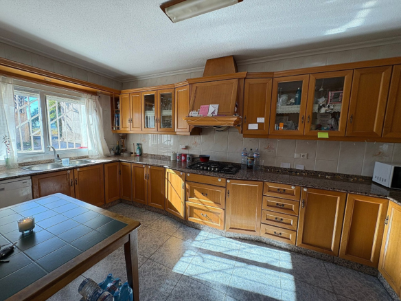 6-bedroom Country House In Monovar, Spain (176 M²)