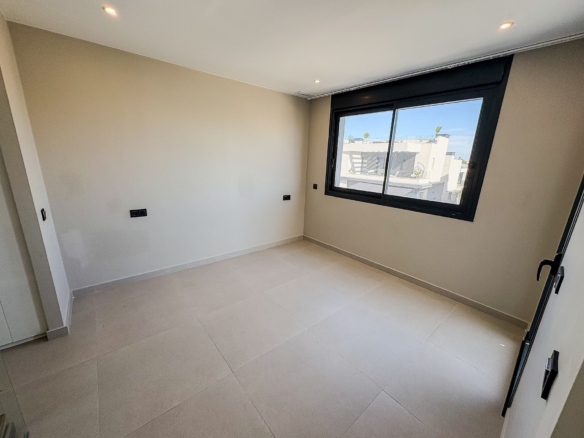 5-bedroom Detached Villa In Algorfa, Spain (198 M²)