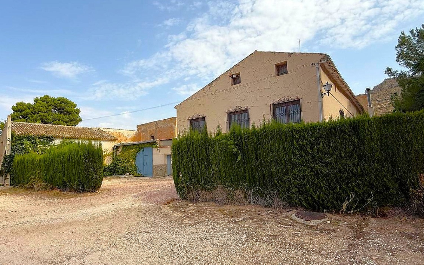 12-bedroom Country House In Pinoso, Spain (600 M²)