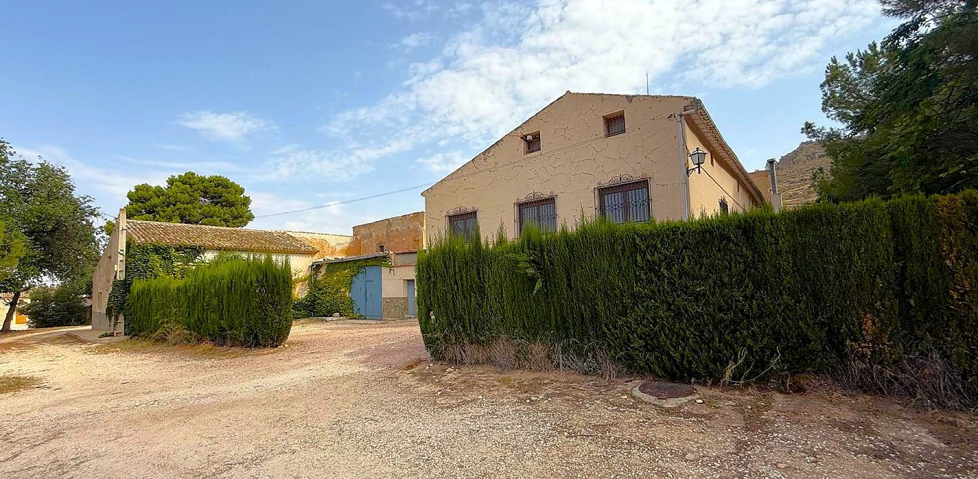 12-bedroom Country House In Pinoso, Spain (600 M²)