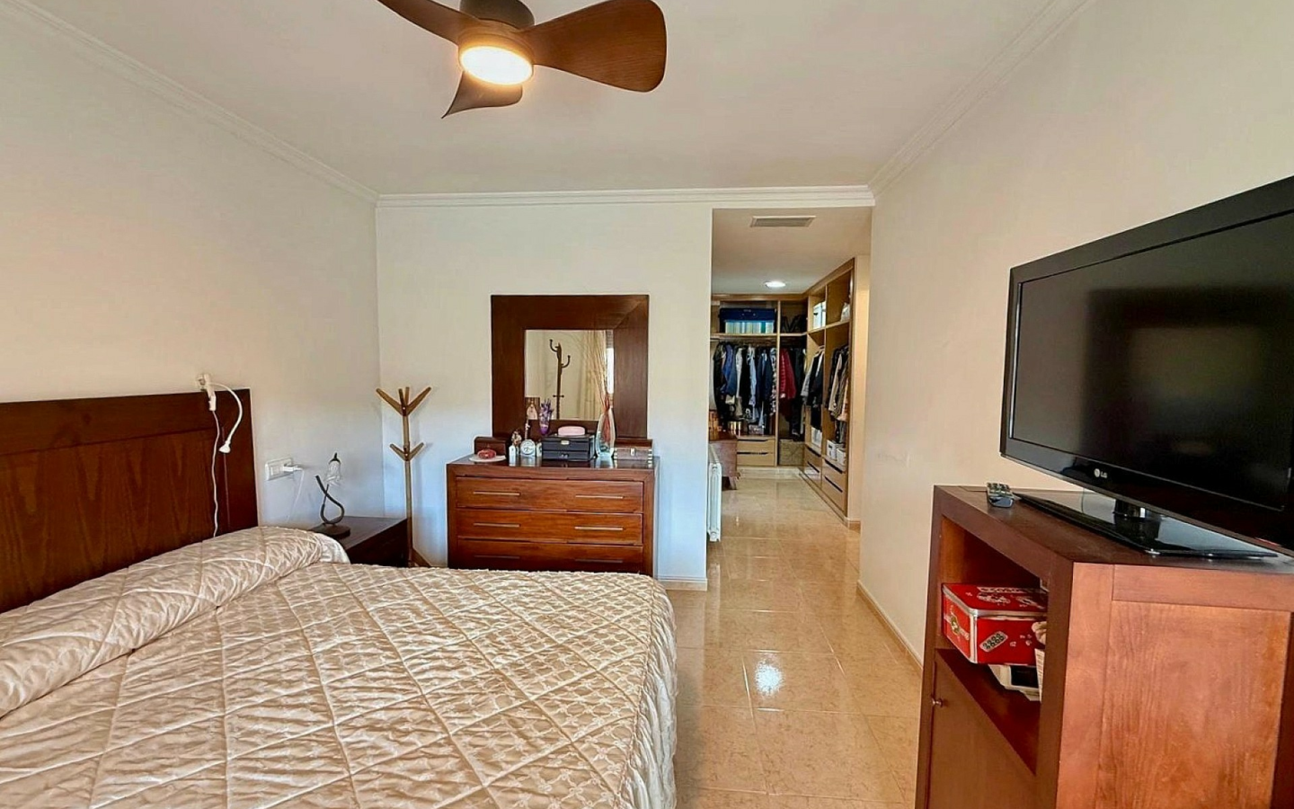 5-bedroom Townhouse In Pinoso, Spain (800 M²)