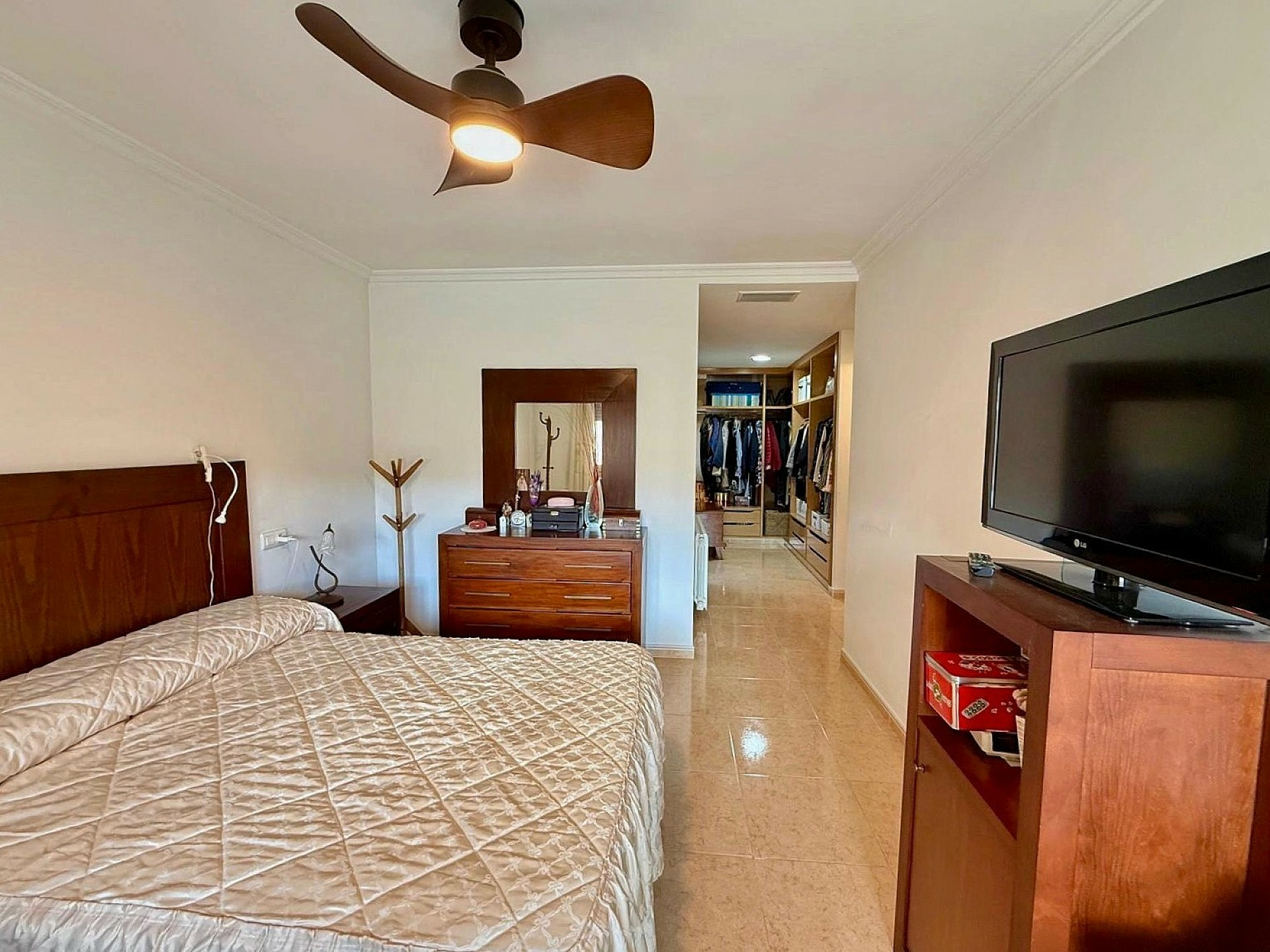 5-bedroom Townhouse In Pinoso, Spain (800 M²)