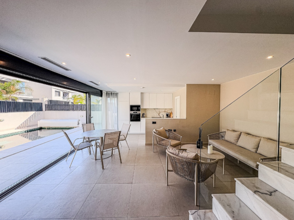 5-bedroom Detached Villa In Algorfa, Spain (198 M²)