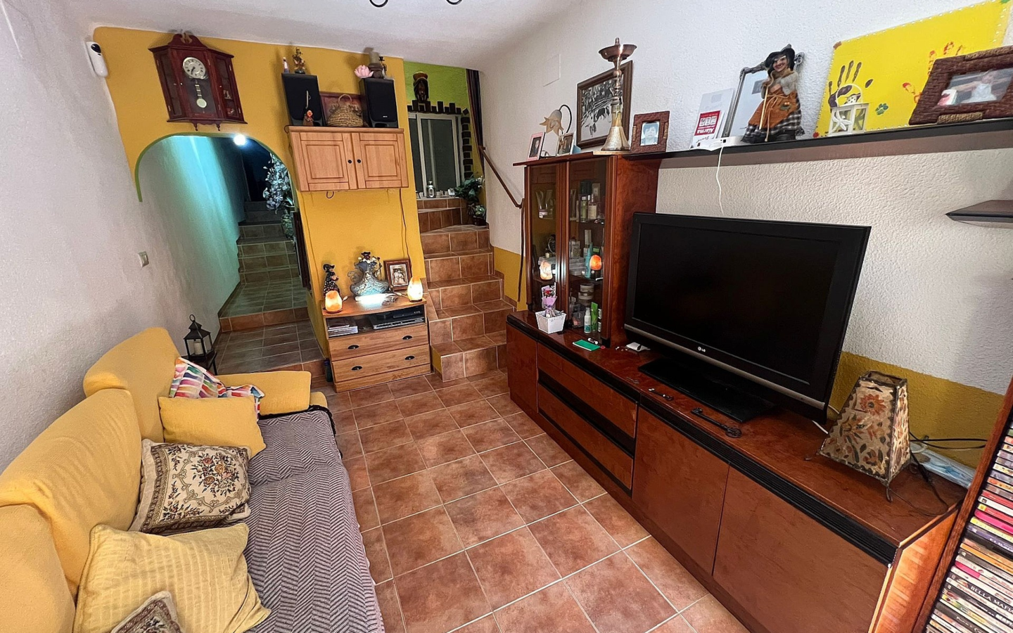 3-bedroom Townhouse In Elche De La Sierra, Spain (104 M²)