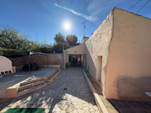 6-bedroom Country House In Monovar, Spain (176 M²)
