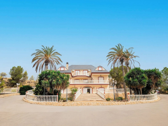 8-bedroom Country House In Jumilla, Spain (1.651 M²)