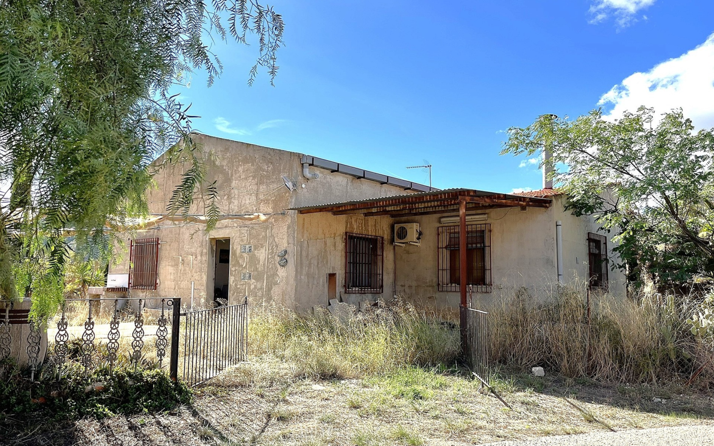 4-bedroom Country House In El Cantón, Spain (138 M²)