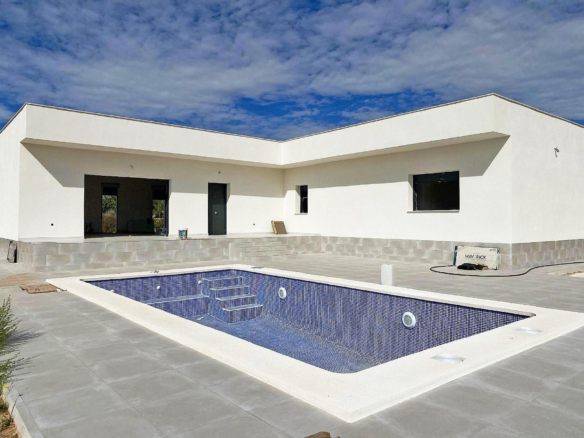 3-bedroom Detached Villa In Pinoso, Spain (160 M²)