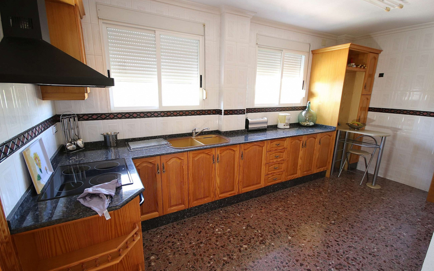 4-bedroom Commercial In Monovar, Spain (675 M²)