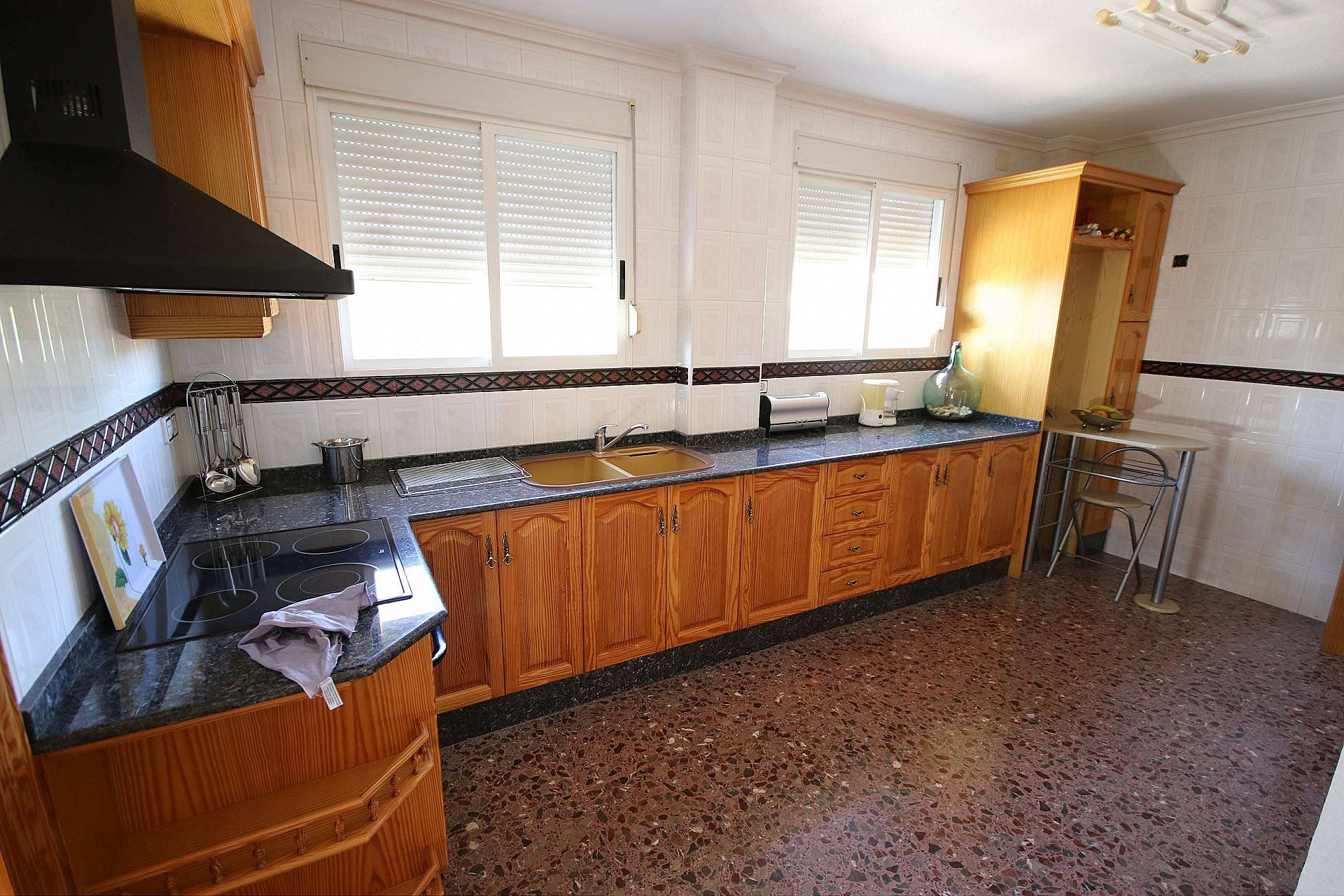 4-bedroom Commercial In Monovar, Spain (675 M²)