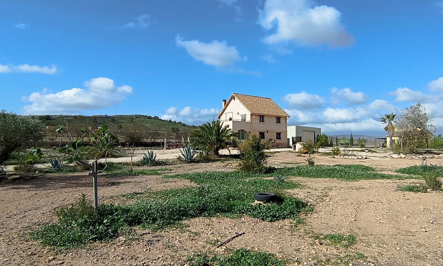 4-bedroom Finca In Pinoso, Spain (120 M²)