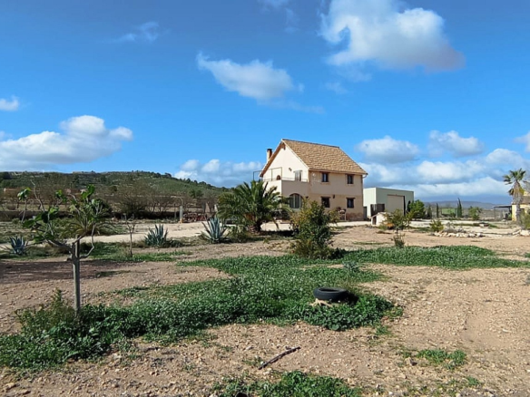 4-bedroom Finca In Pinoso, Spain (120 M²)