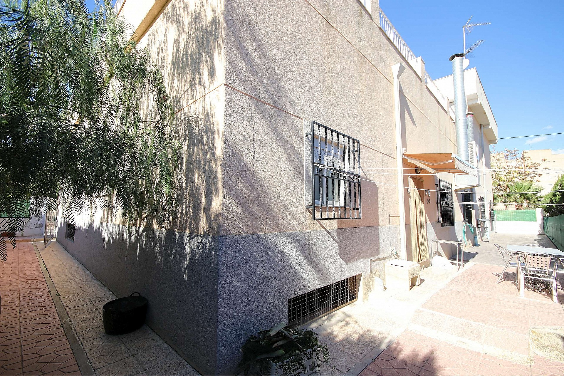 4-bedroom Commercial In Monovar, Spain (675 M²)