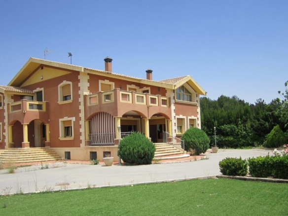 6-bedroom Detached Villa In Yecla, Spain (501 M²)