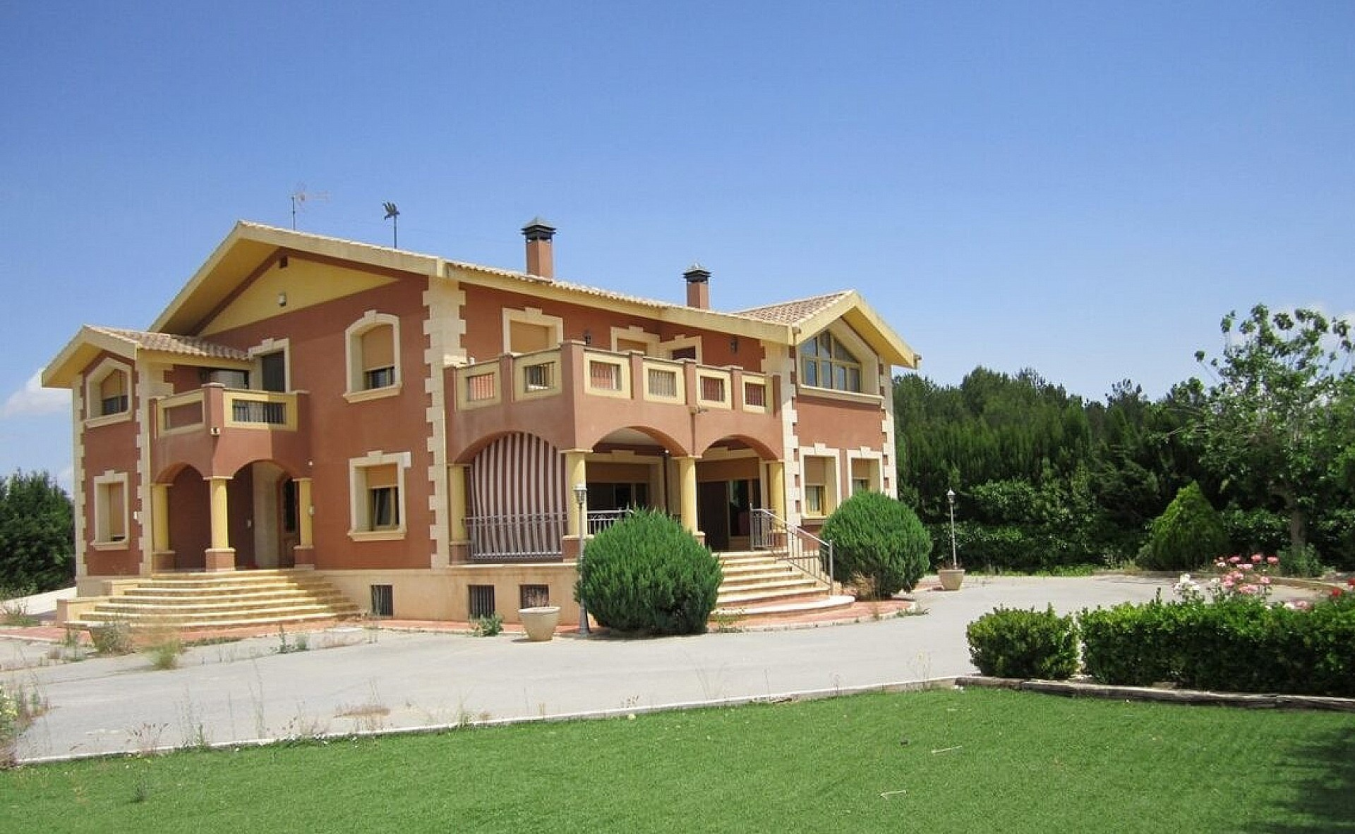 6-bedroom Detached Villa In Yecla, Spain (501 M²)