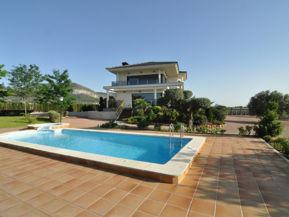 4-bedroom Detached Villa In Villena, Spain (500 M²)