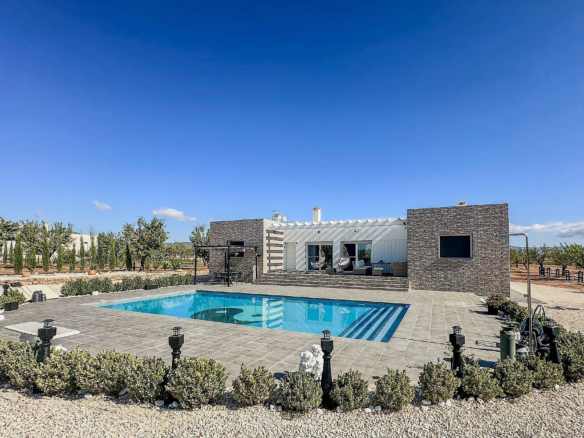 3-bedroom Detached Villa In Pinoso, Spain (115 M²)