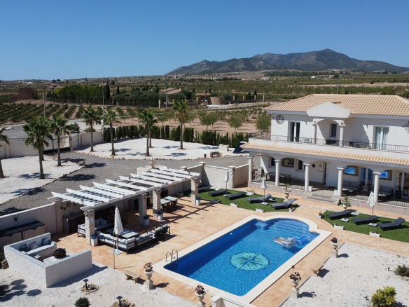 4-bedroom Detached Villa In Pinoso, Spain (195 M²)