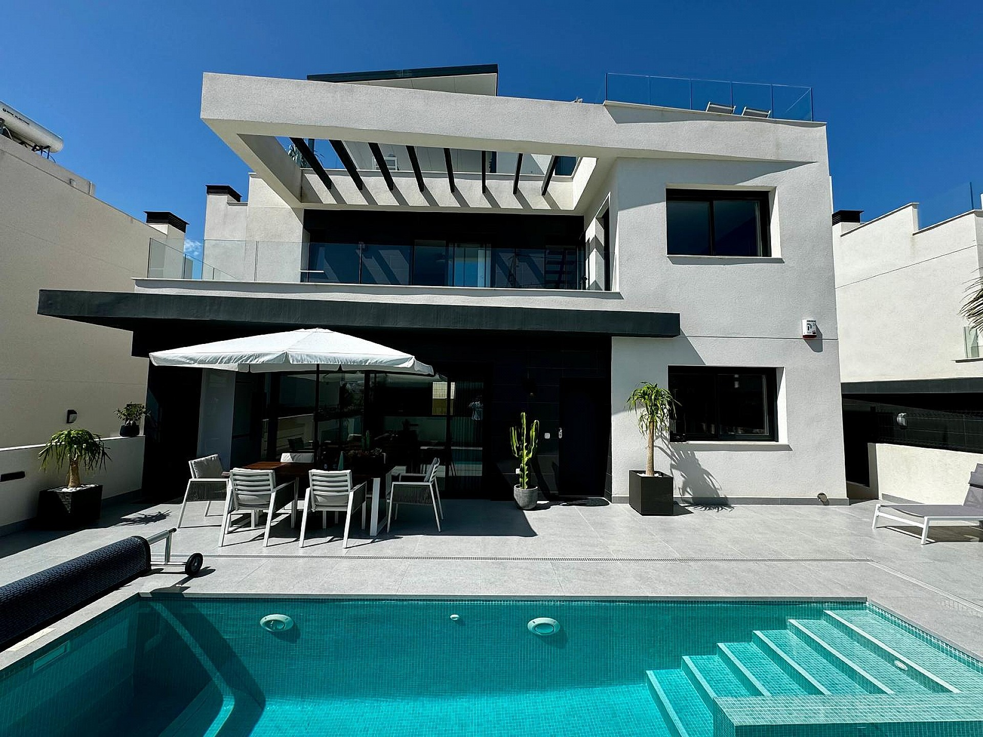 3-bedroom Detached Villa In Algorfa, Spain (197 M²)