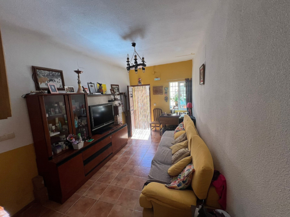 3-bedroom Townhouse In Elche De La Sierra, Spain (104 M²)