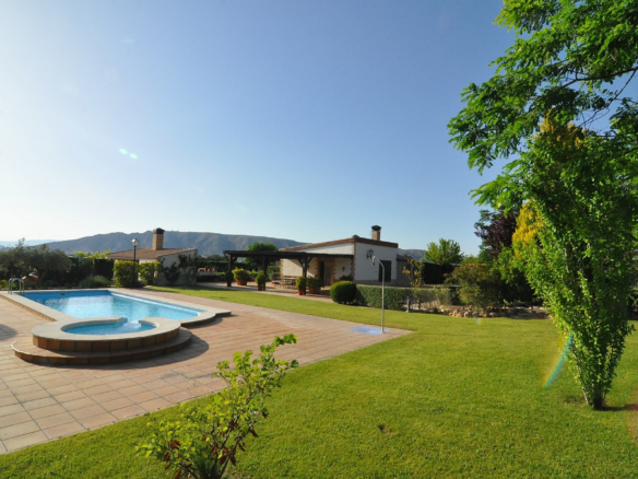 4-bedroom Detached Villa In Villena, Spain (500 M²)