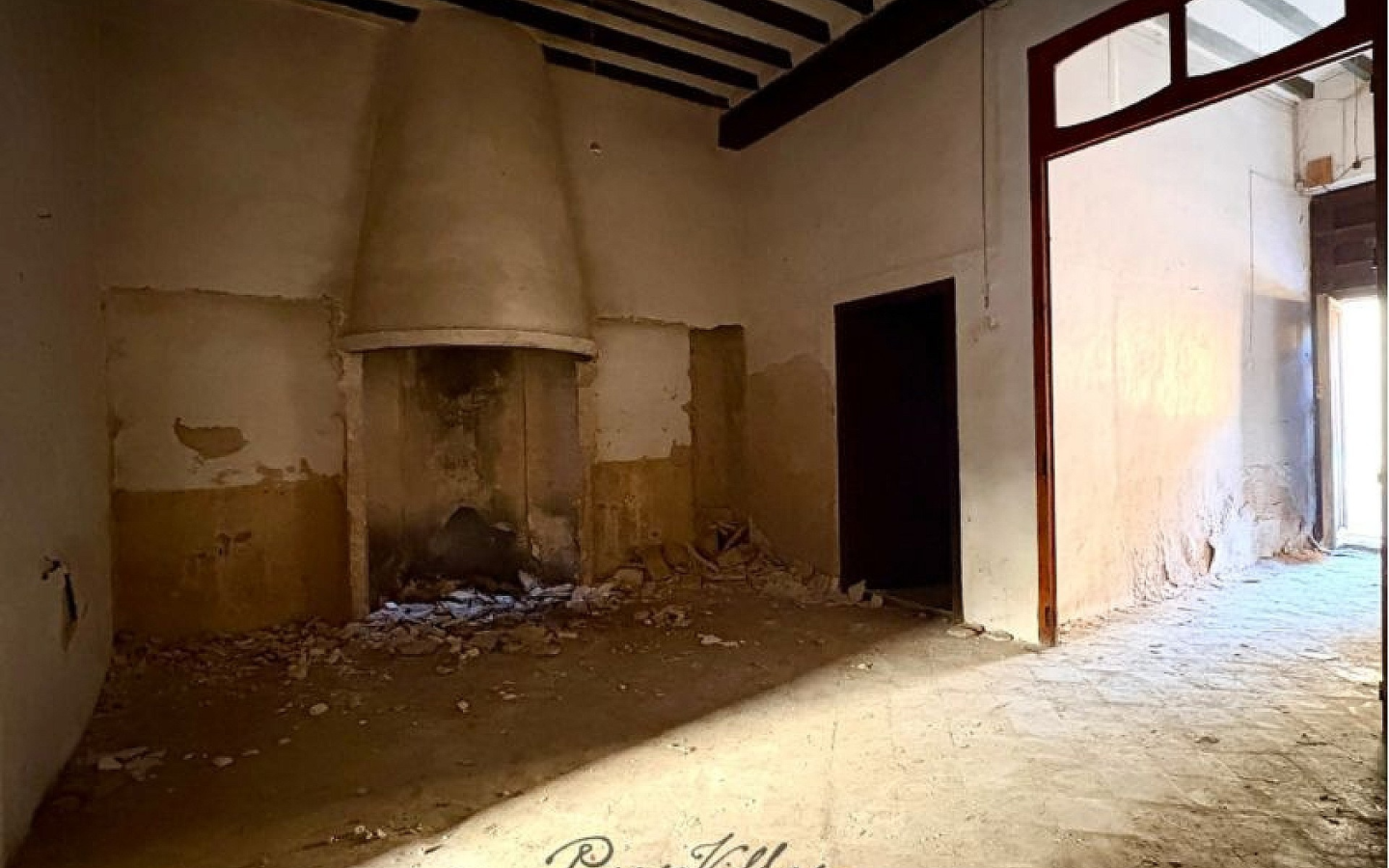 Restoration Project In Pinoso, Spain (314 M²)