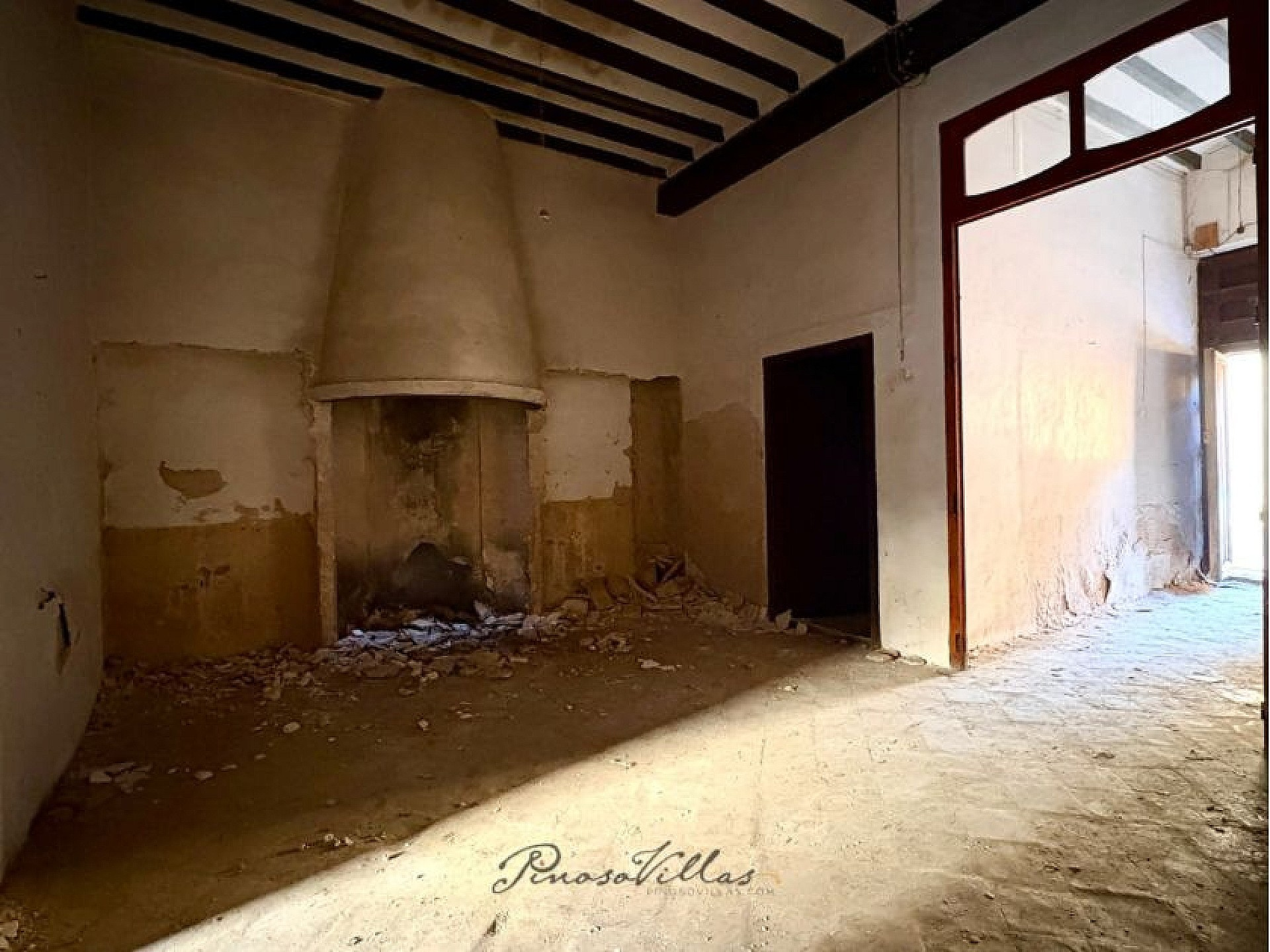 Restoration Project In Pinoso, Spain (314 M²)