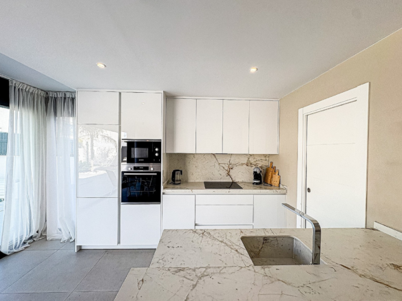 5-bedroom Detached Villa In Algorfa, Spain (198 M²)