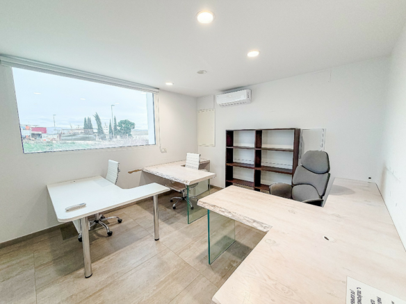 4-bedroom Commercial In Villena, Spain (299 M²)