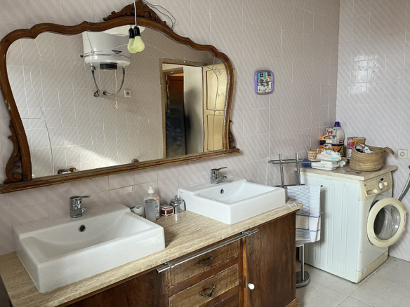 4-bedroom Country House In El Cantón, Spain (138 M²)