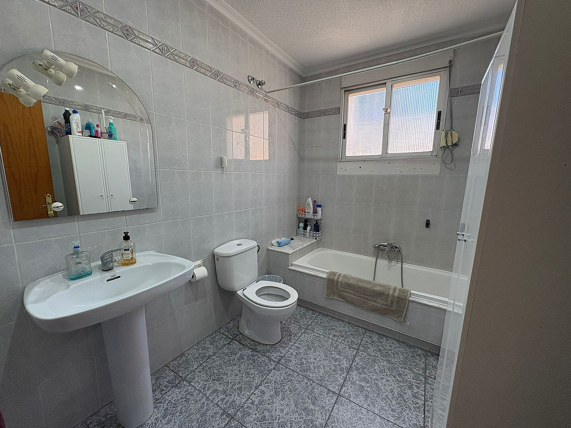 w_pu6f3z7tpgjoeb8vpvc6-94db51 6-bedroom Country House In Monovar, Spain (176 M²)