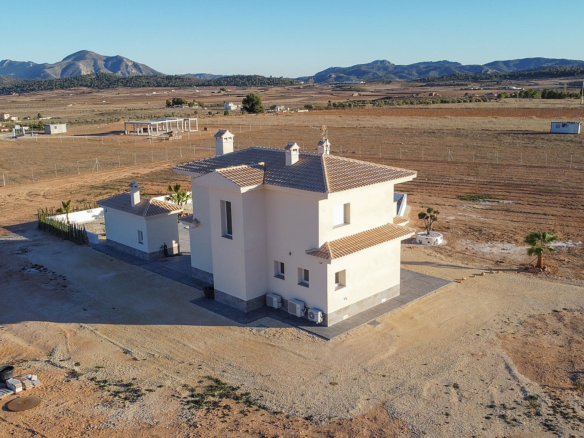 3-bedroom Detached Villa In Pinoso, Spain (150 M²)