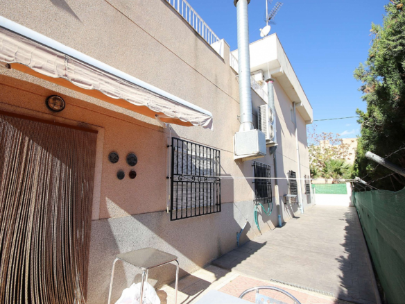 4-bedroom Commercial In Monovar, Spain (675 M²)