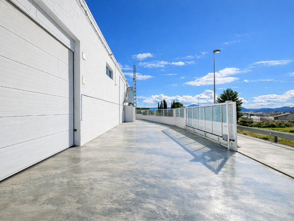 4-bedroom Commercial In Villena, Spain (299 M²)